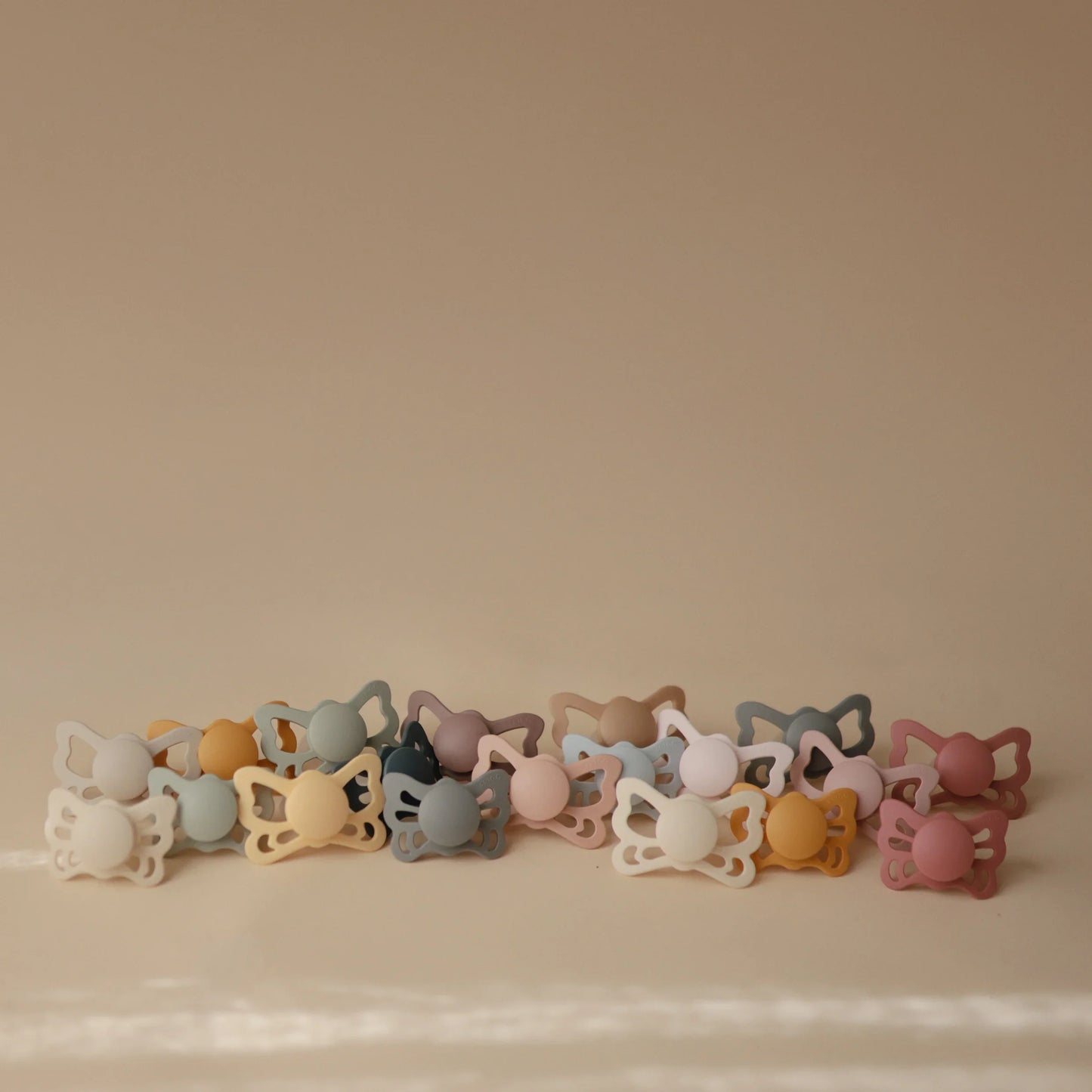 FRIGG バタフライ おしゃぶり Sage / Powder Blue