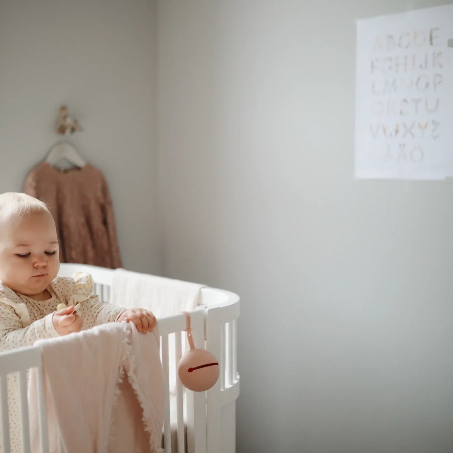 おしゃぶりケース おしゃぶりホルダー おしゃぶり ケース おしゃれ 北欧 ベビー シリコンケース お出かけ おもちゃストラップ 出産祝い 男の子 女の子 誕生日 プレゼント Silicone Pacifier Case　　赤ちゃん　子供　乳児　人気　北欧　シリコン　収納　おしゃぶり 人気　ベビー　ママ　パパ　 乳児　便利　ピンク