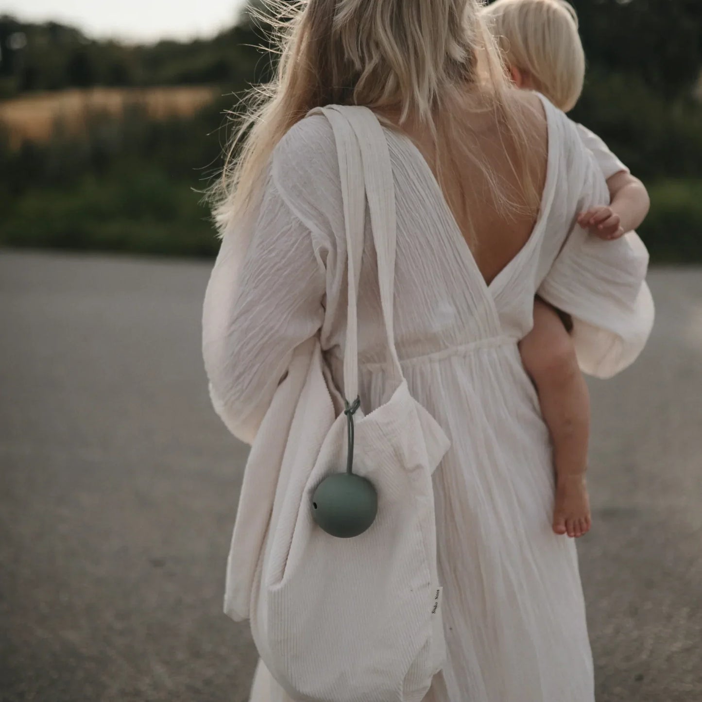 おしゃぶりケース おしゃぶりホルダー おしゃぶり ケース おしゃれ 北欧 ベビー シリコンケース お出かけ おもちゃストラップ 出産祝い 男の子 女の子 誕生日 プレゼント Silicone Pacifier Case　　赤ちゃん　子供　乳児　人気　北欧　シリコン　収納　おしゃぶり 人気　ベビー　ママ　パパ　 乳児　便利　緑