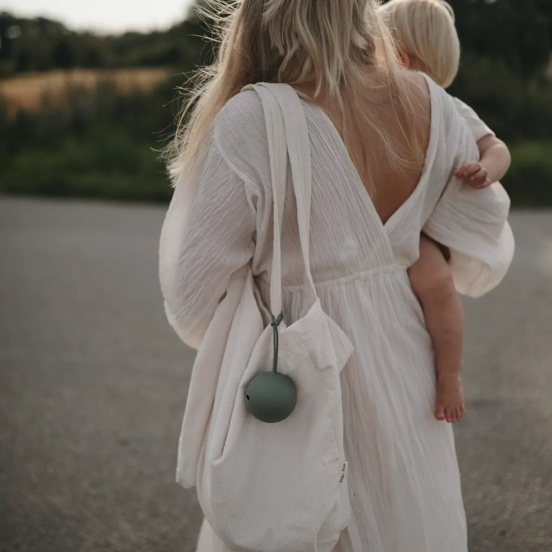 おしゃぶりケース おしゃぶりホルダー おしゃぶり ケース おしゃれ 北欧 ベビー シリコンケース お出かけ おもちゃストラップ 出産祝い 男の子 女の子 誕生日 プレゼント Silicone Pacifier Case　　赤ちゃん　子供　乳児　人気　北欧　シリコン　収納　おしゃぶり 人気　ベビー　ママ　パパ　 乳児　便利　緑