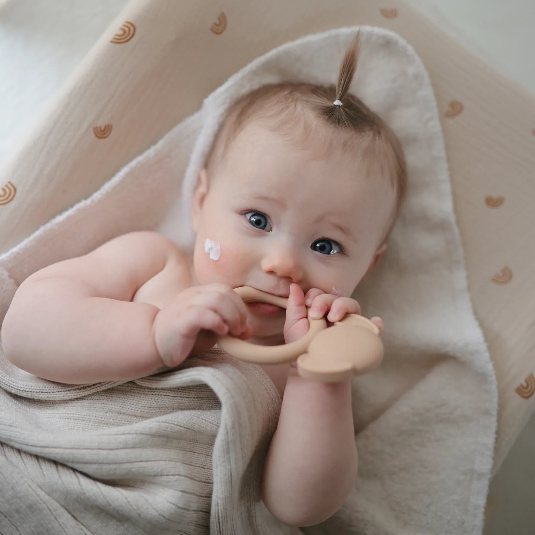 人気　子供　赤ちゃん　ベビー　ママ　パパ　 乳児　便利　ブランド　おすすめ　北欧　無地　シンプル【mushie Japan公式】ムシエ 歯固め シリコン 歯がため はがため かわいい おしゃれ ベビートイ おもちゃ 知育玩具 知育おもちゃ 男の子 女の子 赤ちゃん 子供 北欧 0歳 3ヶ月 出産祝い 誕生日 プレゼント Animal Teether 犬　ドッグ　わんちゃん