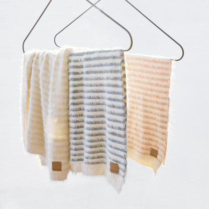 ファーリー ニット ブランケット - Feded Rose